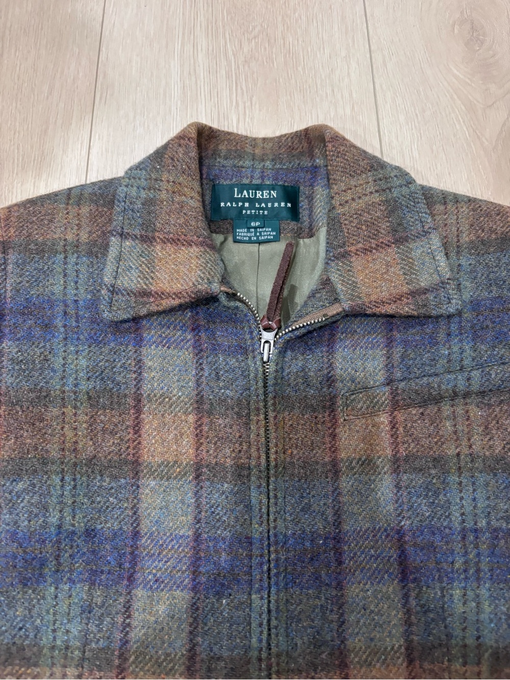 RALPH LAUREN Women's Wool Plaid Full Zip Leather
Collar Lined Coat Size 6P - Picture 3 of 5